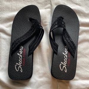 Skechers Yoga Foam black flip flops, never worn size 8